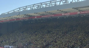 «Κίτρινη διαμαρτυρία» στο Anfield: Οι οπαδοί της Λίβερπουλ σήκωσαν κάρτες για τα εισιτήρια