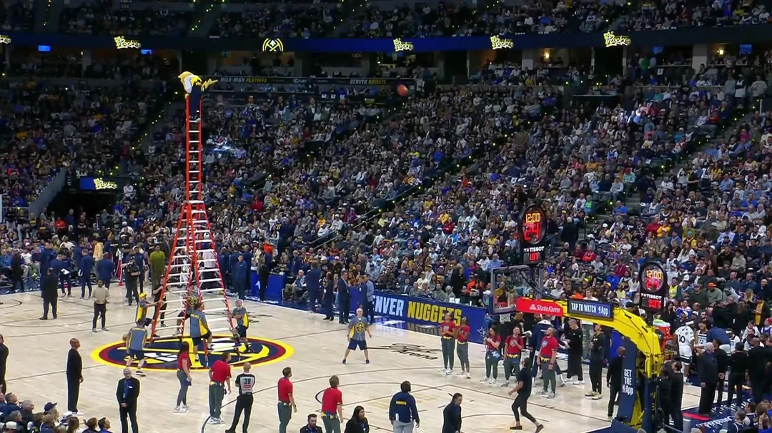 NBA: &Eta; &mu;&alpha;&sigma;&kappa;ό&tau; &tau;&omega;&nu; &Nu;ά&gamma;&kappa;&epsilon;&tau;&sigmaf; &pi;έ&tau;&upsilon;&chi;&epsilon; &alpha;&pi;ί&theta;&alpha;&nu;&omicron; &kappa;&alpha;&lambda;ά&theta;&iota; &alpha;&pi;ό &delta;ύ&omicron; &sigma;&kappa;ά&lambda;&epsilon;&sigmaf; (vid)