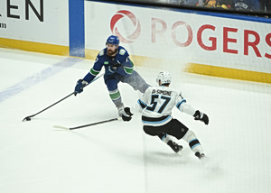 Απίστευτη στιγμή σε αγώνα χόκεϊ: Γεννήθηκε μωρό στις εξέδρες!