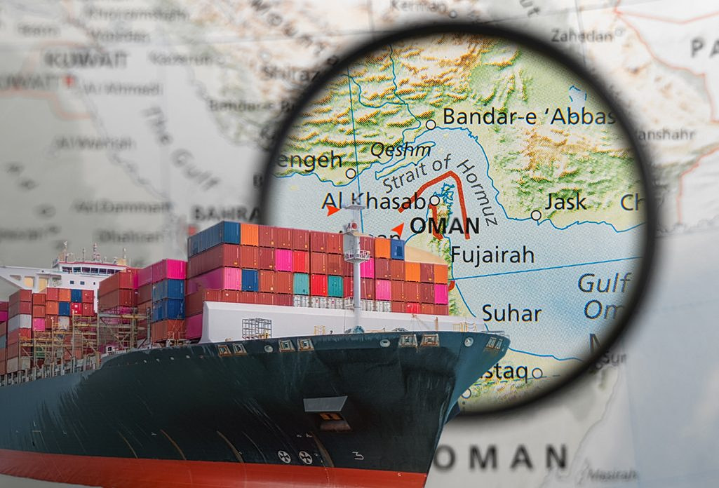 Ανάσα και νέα απειλή: Το Ιράν ανοίγει τα Στενά του Ορμούζ αλλά κρατά το «όπλο» του αποκλεισμού