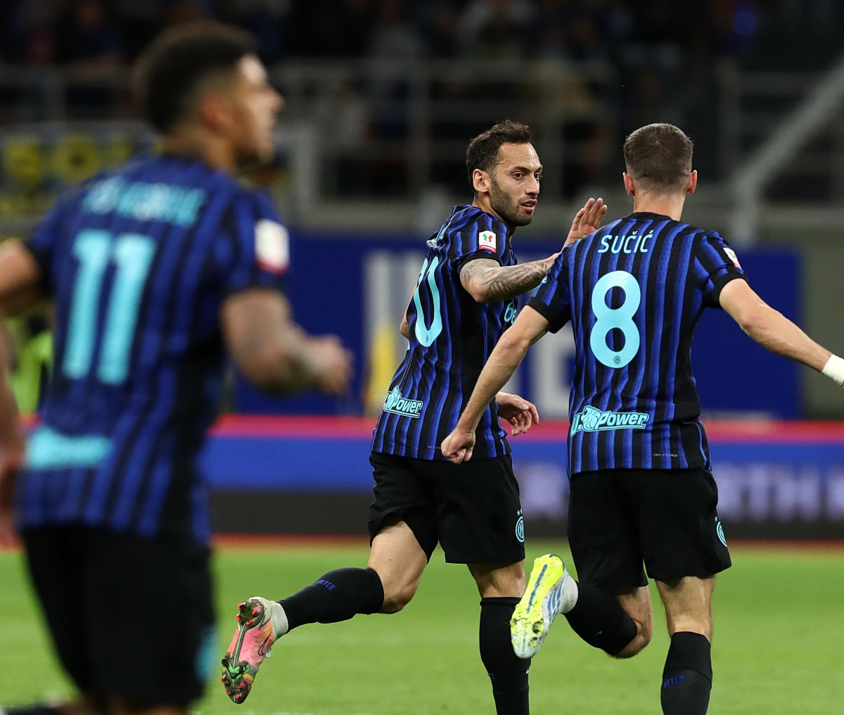 Ί&nu;&tau;&epsilon;&rho; &ndash; &Kappa;ό&mu;&omicron; 3-2: &Epsilon;&pi;&iota;&kappa;ή &alpha;&nu;&alpha;&tau;&rho;&omicron;&pi;ή &sigma;&tau;&omicron; &phi;&iota;&nu;ά&lambda;&epsilon; &kappa;&alpha;&iota; &pi;&rho;ό&kappa;&rho;&iota;&sigma;&eta; &sigma;&tau;&omicron;&nu; &tau;&epsilon;&lambda;&iota;&kappa;ό &tau;&omicron;&upsilon; &Kappa;&upsilon;&pi;έ&lambda;&lambda;&omicron;&upsilon; &Iota;&tau;&alpha;&lambda;ί&alpha;&sigmaf;