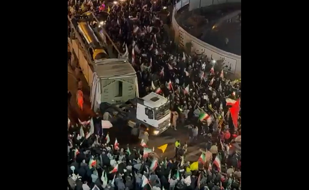 Μετά την παράταση εκεχειρίας του Τραμπ, «παρέλαση» πυραύλων στο κέντρο της Τεχεράνης