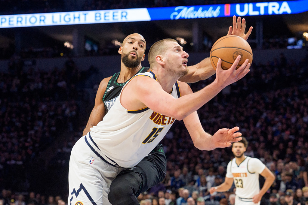 Εκτός εαυτού ο Γιόκιτς: Έτρεξε όλο το γήπεδο για να «αρπάξει» τον ΜακΝτάνιελς – Ο λόγος που το έκανε (vid)