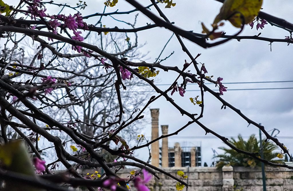 Καιρός: Μεγάλο Σάββατο με συννεφιά – Σε ποιες περιοχές αναμένονται βροχές