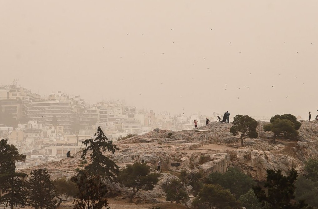 Καιρός: Ανοιξιάτικο το σκηνικό όλη την εβδομάδα με σκόνη και λασποβροχές – Η πρόγνωση του Γιάννη Καλλιάνου