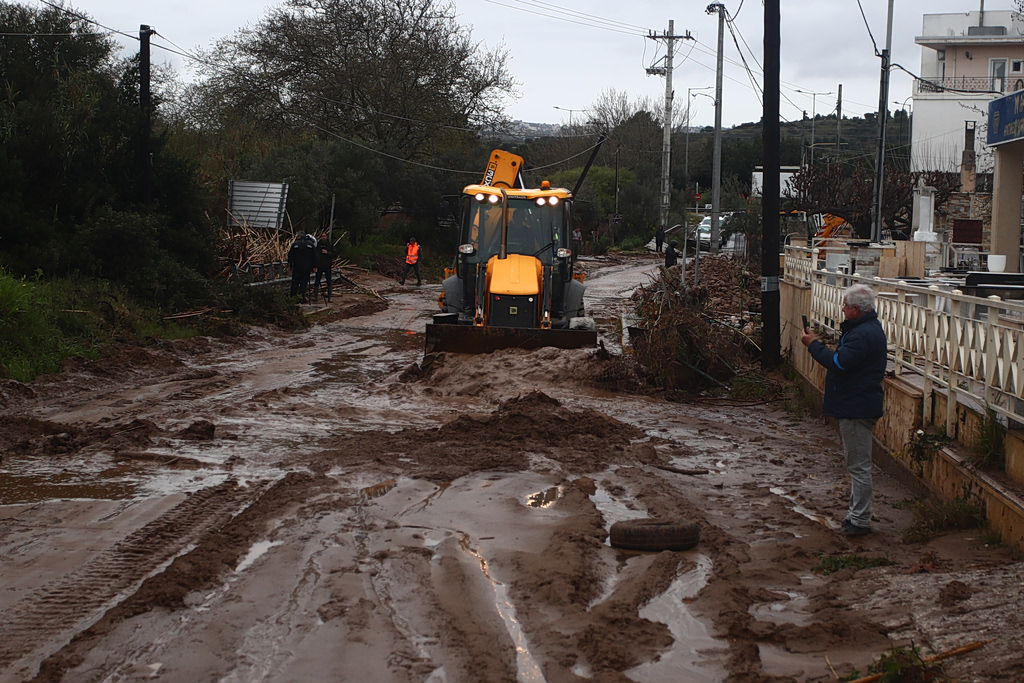 Κακοκαιρία Erminio: Με έναν νεκρό και πολλά προβλήματα η επόμενη ημέρα