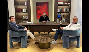 Ο εκδότης Καραμανλής Βασιλιάς των απευθείας αναθέσεων και του εξπρές πλουτισμού