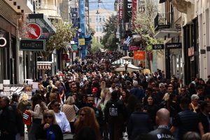 Μεγάλο Σάββατο: Το ωράριο λειτουργίας των καταστημάτων – Πότε θα ανοίξουν μετά το Πάσχα