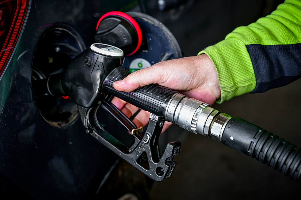 Καύσιμα: Σταθερά πάνω από τα 2 ευρώ η αμόλυβδη – Πού καταγράφονται οι υψηλότερες τιμές