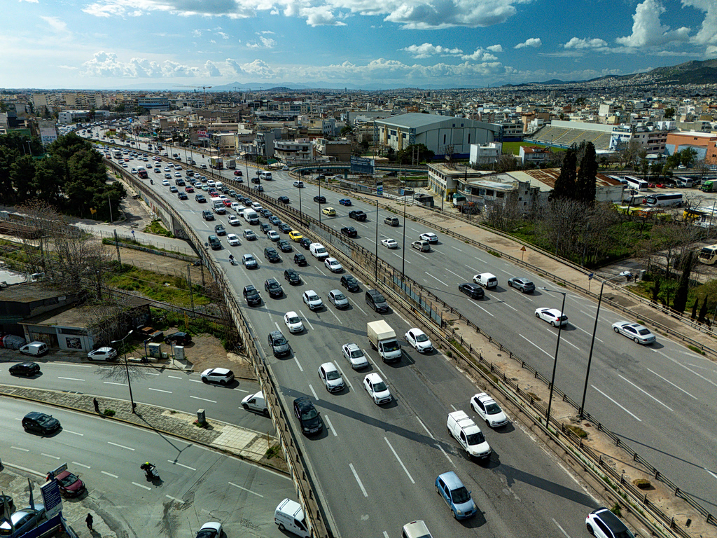 Κίνηση στους δρόμους: Στο «κόκκινο» ο Κηφισός – Πού αλλού εντοπίζονται καθυστερήσεις
