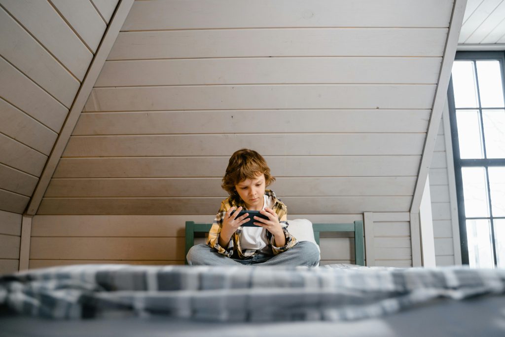 Πώς θα εφαρμοστεί ο «κόφτης» των social media: Οι δυσκολίες, οι «παγίδες» και τα «παραθυράκια»