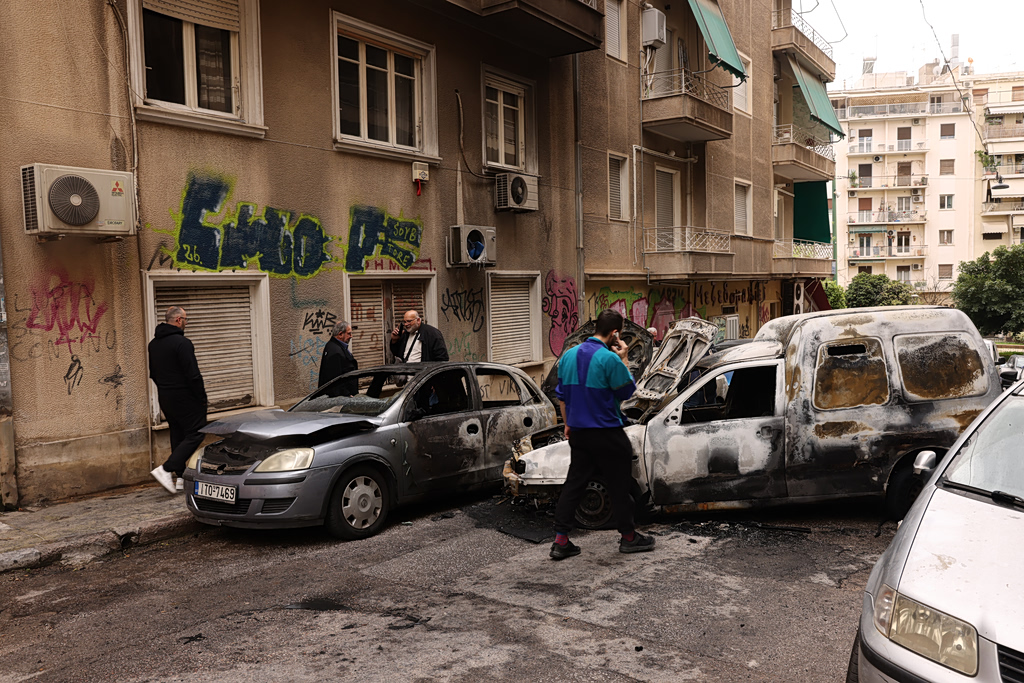 Κυψέλη: Φωτιά με καταστροφές σε τέσσερα οχήματα – Έρευνα για τα αίτια