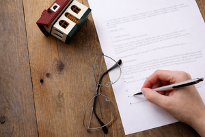 Νέο κληρονομικό δίκαιο – Εξ αδιαθέτου διαδοχή: Τι αλλάζει στα ποσοστά του συζύγου