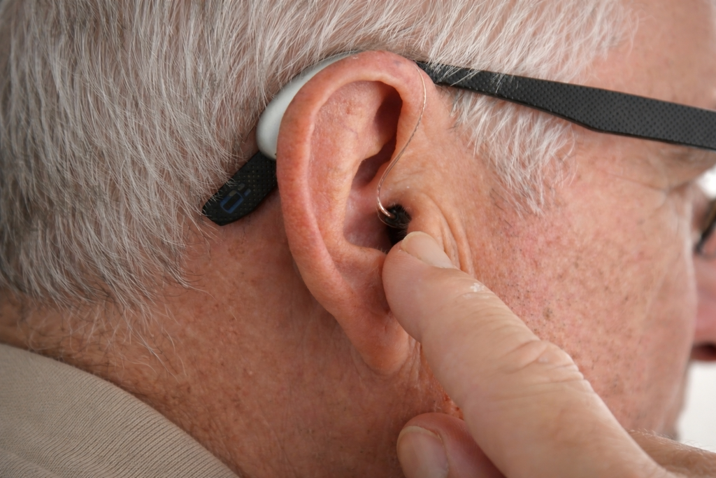 Επίδομα κώφωσης – βαρηκοΐας: Διπλασιάστηκαν οι δικαιούχοι σε έναν χρόνο – Πώς μπορείς να λάβεις 391 ευρώ κάθε μήνα