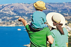 Τουρισμός για Όλους: Ποιοι είναι οι νέοι δικαιούχοι και πώς θα πάρετε την ψηφιακή κάρτα