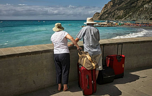 Κοινωνικός Τουρισμός: Δωρεάν διακοπές για 25.000 συνταξιούχους – Πότε ξεκινούν οι αιτήσεις, πώς γίνεται η επιλογή των δικαιούχων