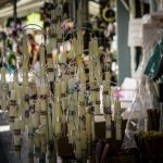 Εορταστικό ωράριο – Μεγάλη Παρασκευή: Τι ώρα θα λειτουργήσουν τα καταστήματα σήμερα