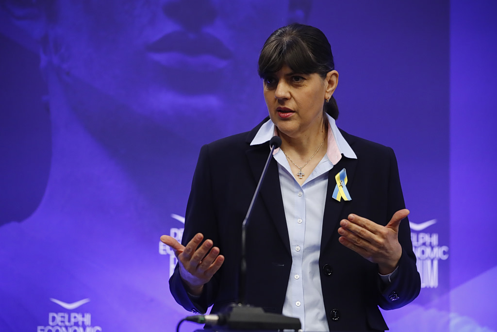 Η Κοβέσι, ο Τσαουσέσκου και ο Μοντεσκιέ…