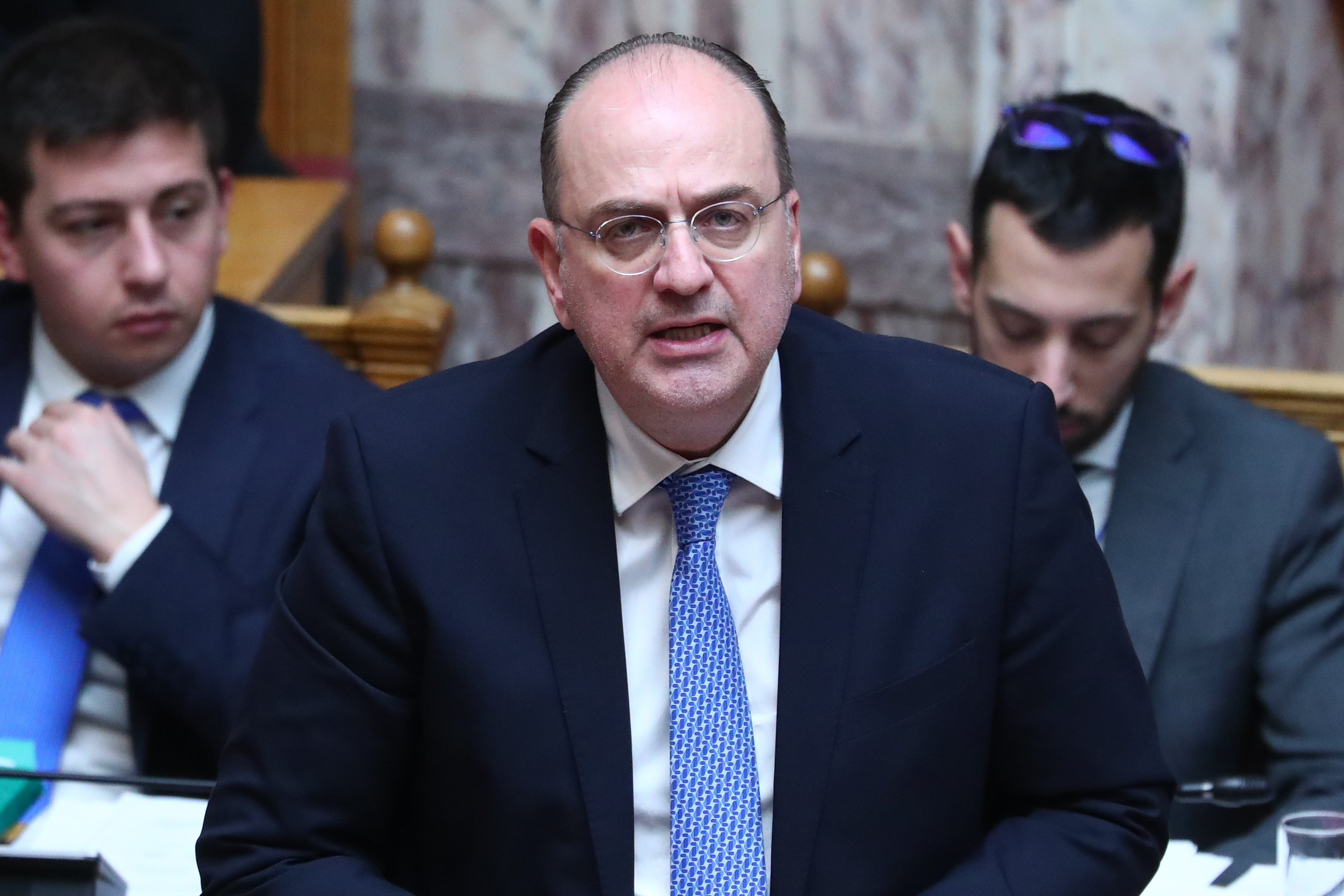 &Pi;&alpha;&rho;&alpha;&iota;&tau;ή&theta;&eta;&kappa;&epsilon; &omicron; &Mu;&alpha;&kappa;ά&rho;&iota;&omicron;&sigmaf; &Lambda;&alpha;&zeta;&alpha;&rho;ί&delta;&eta;&sigmaf;