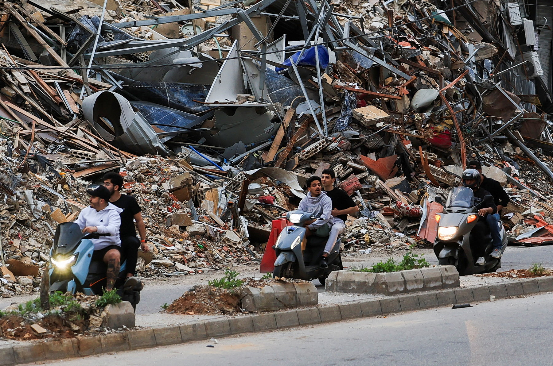 &Tau;&omicron; &Iota;&sigma;&rho;&alpha;ή&lambda; &pi;&rho;&omicron;&epsilon;&iota;&delta;&omicron;&pi;&omicron;&iota;&epsilon;ί &tau;&omicron;&upsilon;&sigmaf; &kappa;&alpha;&tau;&omicron;ί&kappa;&omicron;&upsilon;&sigmaf; &nu;&alpha; &mu;&eta;&nu; &pi;&lambda;&eta;&sigma;&iota;ά&zeta;&omicron;&upsilon;&nu; &sigma;&tau;&omicron;&nu; &nu;ό&tau;&iota;&omicron; &Lambda;ί&beta;&alpha;&nu;&omicron; &ndash; &Sigma;&epsilon; &iota;&sigma;&chi;ύ 10&eta;&mu;&epsilon;&rho;&eta; &epsilon;&kappa;&epsilon;&chi;&epsilon;&iota;&rho;ί&alpha;