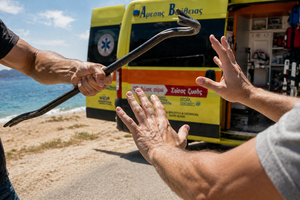 Κρήτη: Μεθυσμένος άνδρας επιτέθηκε με λοστό σε  τουρίστα και τον έστειλε στο νοσοκομείο