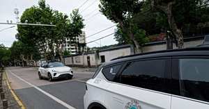 Χάος στην πόλη Γιουχάν: Πάνω από 100 ρομποταξί ακινητοποιήθηκαν την ίδια στιγμή – Εγκλωβίστηκαν επιβάτες (vid)