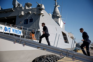 Live η επίσκεψη Μακρόν – Μητσοτάκη στη φρεγάτα «Κίμων» – Εντυπωσιακή πτήση Rafale πάνω από τον Πειραιά