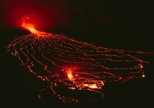 Η Γη «βράζει» αθόρυβα: Βρέθηκε τεράστιος ταμιευτήρας μάγματος μόλις 15 χλμ κάτω από την Ευρώπη