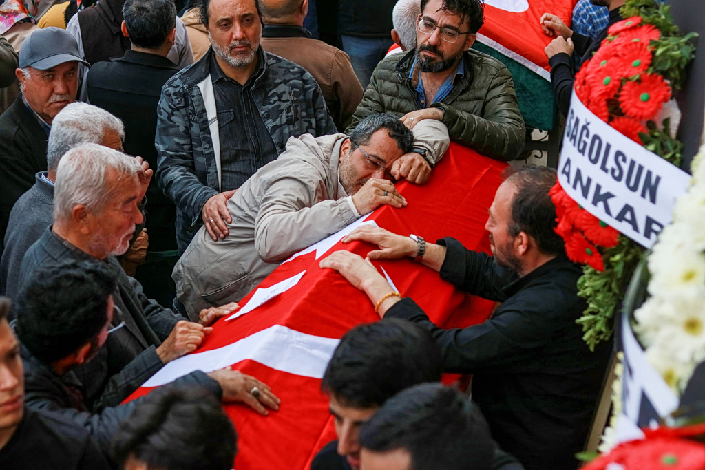 Μακελειό στην Τουρκία: «Πήρε τα όπλα μου από το σπίτι» – Τι αποκαλύπτει ο πατέρας του 14χρονου δράστη