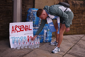 Τρολάρισμα των οπαδών της Σίτι στους Κανονιέρηδες – «Δεν έχουν νερό τα μπουκάλια, έχουν τα δάκρυα των οπαδών της Άρσεναλ»