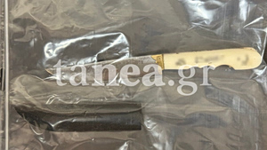 Άγιος Δημήτριος: Αυτό είναι το μαχαίρι με το οποίο ο 20χρονος σκότωσε τον 27χρονο γιο του αξιωματικού της ΕΛ.ΑΣ