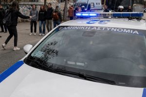 Έβγαλε μαχαίρι σε συμμαθητές της 16χρονη στην Αίγινα – Συνελήφθη η ίδια και η μητέρα της