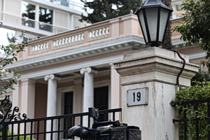 Το Μαξίμου «αδειάζει» τον Λαζαρίδη για την ανάρτηση κατά της Ντόρας Μπακογιάννη