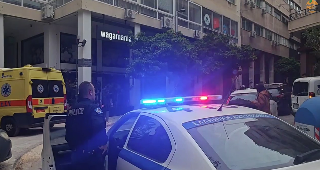 Θρίλερ με νεκρή γυναίκα σε ακάλυπτο πολυκατοικίας της Αθήνας – Προσήχθη άνδρας