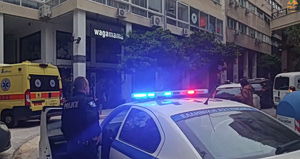 Θρίλερ με νεκρή γυναίκα σε ακάλυπτο πολυκατοικίας της Αθήνας – Προσήχθη άνδρας