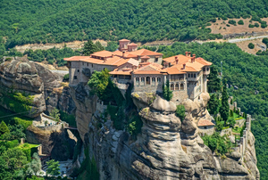 Μετέωρα: Γιατί θεωρείται η «πρωτεύουσα του ελληνικού ορθόδοξου Πάσχα»