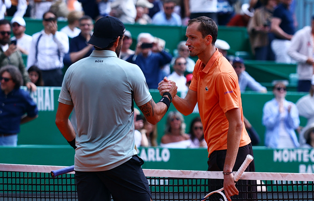 Ο Μπερετίνι «καθάρισε» τον Μεντβέντεφ και ο Ρώσος έσπασε την ρακέτα από τα νεύρα του