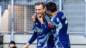 Τους πέρασε όλους και σκόραρε: Απίθανο γκολ από 20χρόνο παίκτη του Άγιαξ (vid)