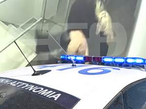 Κεφαλονιά: Η στιγμή που ο 26χρονος πρώην αρσιβαρίστας μεταφέρει αναίσθητη την 19χρονη Μυρτώ