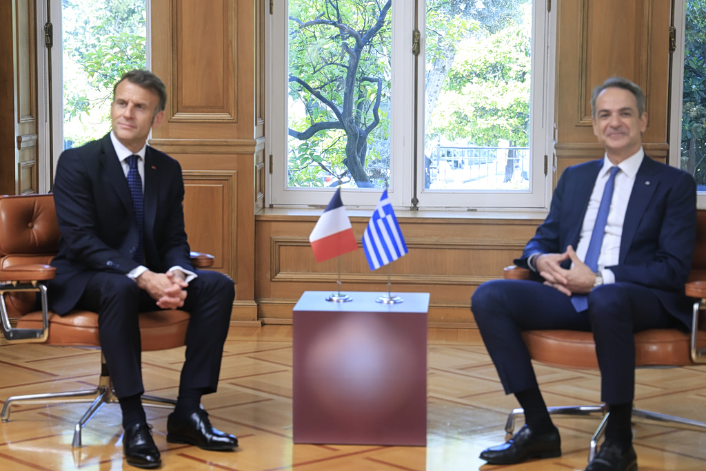 Γαλλικά ΜΜΕ: Στενές οι σχέσεις Ελλάδας και Γαλλίας – Ενίσχυση της ευρωπαϊκής «στρατηγικής αυτονομίας» στην άμυνα