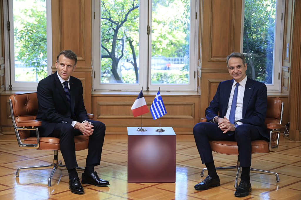 Live: Στο Μαξίμου Μητσοτάκης – Μακρόν, ανανεώνουν την αμυντική συνεργασία – Όσα έγιναν κατά την επιθεώρηση στη φρεγάτα «Κίμων»
