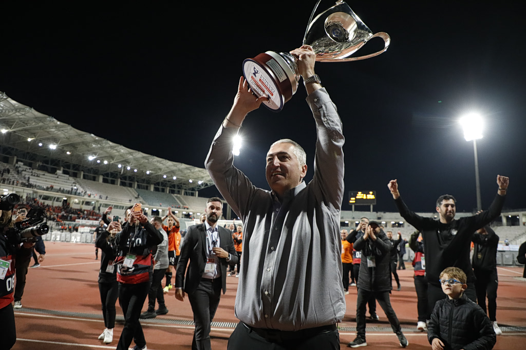 Μπούσης: «Να γίνει ένα καινούριο γήπεδο και να είμαστε ο ΟΦΗ που πρέπει»