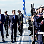 Τι έγραψε ο Μακρόν στο βιβλίο επισκεπτών της φρεγάτας «Κίμων» – «Ενωμένοι στο όνομα της αλληλεγγύης»
