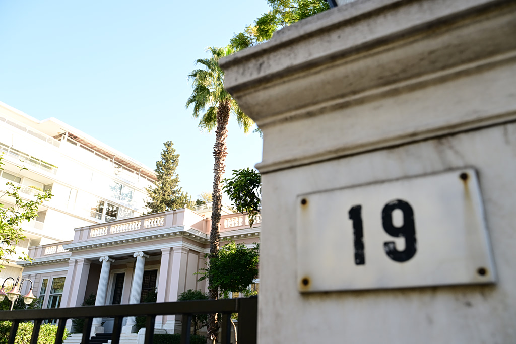&Mu;&alpha;&xi;ί&mu;&omicron;&upsilon;: &laquo;&Pi;&alpha;ύ&sigma;&alpha;&tau;&epsilon; &pi;&upsilon;&rho;&raquo; &sigma;&tau;&omicron; &epsilon;&sigma;&omega;&kappa;&omicron;&mu;&mu;&alpha;&tau;&iota;&kappa;ό &pi;&epsilon;&delta;ί&omicron; &ndash; &Nu;έ&omicron; &sigma;&iota;&nu;&iota;ά&lambda;&omicron; &Mu;&eta;&tau;&sigma;&omicron;&tau;ά&kappa;&eta; &sigma;ή&mu;&epsilon;&rho;&alpha; &mu;έ&sigma;&omega; &Upsilon;&pi;&omicron;&upsilon;&rho;&gamma;&iota;&kappa;&omicron;ύ