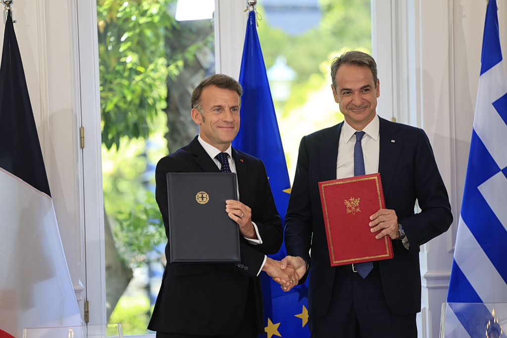 Live: Στο Μαξίμου Μητσοτάκης – Μακρόν, ανανεώνουν την αμυντική συνεργασία – Όσα έγιναν κατά την επιθεώρηση στη φρεγάτα «Κίμων»