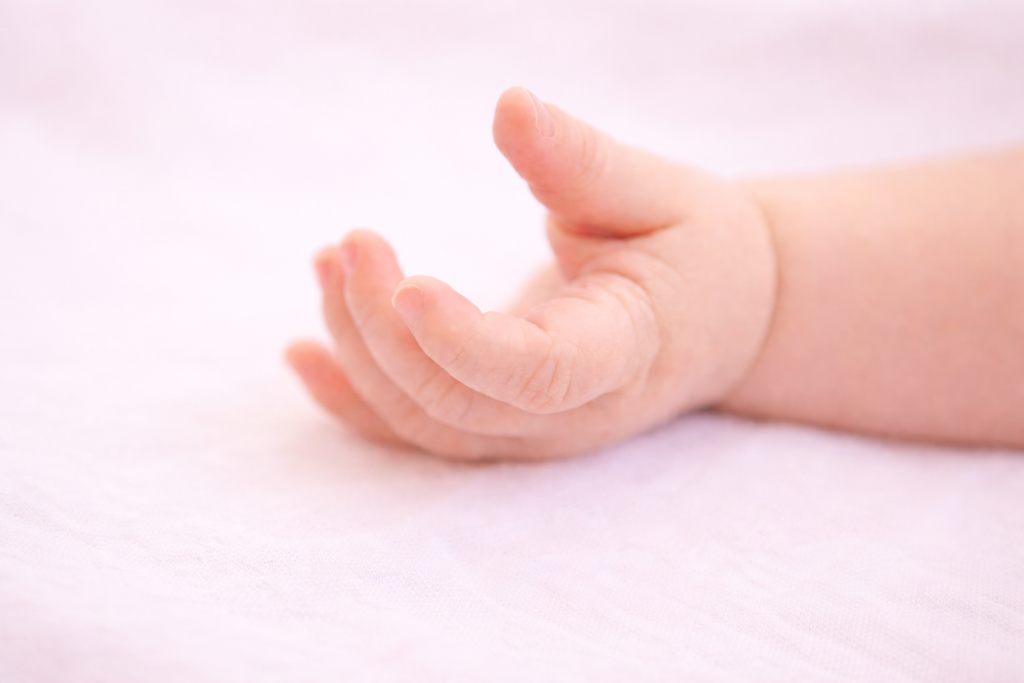 Θρίλερ με βρέφος: Πέθανε μετά από αντιισταμινικό που του έδωσε νταντά για να ηρεμήσει