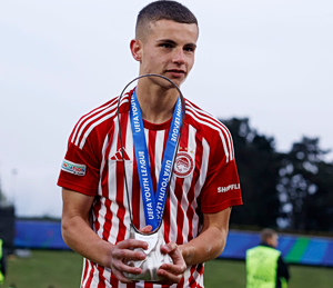 Ο Χρήστος Μουζακίτης θυμήθηκε τη κατάκτηση του Youth League – «Σαν να μην πέρασε μια μέρα»