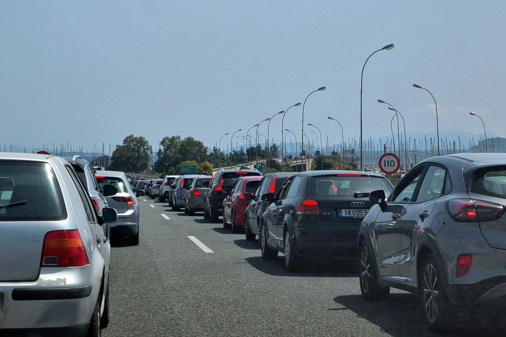 Συνεχίζεται η επιστροφή των εκδρομέων του Πάσχα: Μποτιλιάρισμα στον Κηφισό, αυξημένη κίνηση στην Αθηνών – Κορίνθου