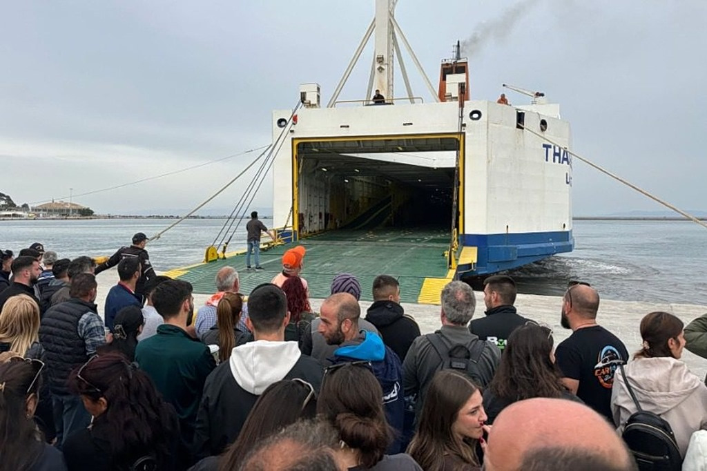 Νέα «μπλόκα» κτηνοτρόφων στο επιβατικό και το εμπορικό λιμάνι της Μυτιλήνης