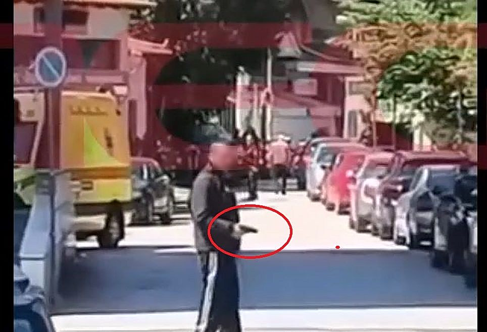 Βίντεο ντοκουμέντο με τον άνδρα ασθενή να κρατά όπλο στο Κρατικό Νοσοκομείο Νίκαιας